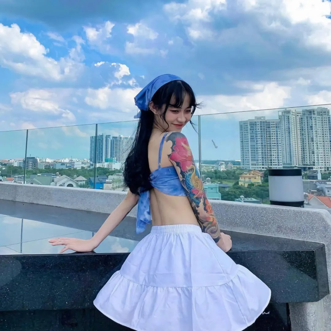 黑影窥窗